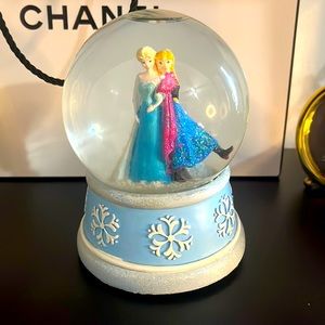 Disney’s Frozen Elsa & Anna musical snow globe